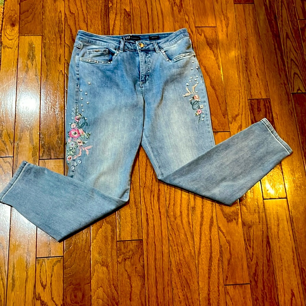 FDJ Jeans Olivia Style Embroidered w/ Pearls/Flowers down the side, Never worn